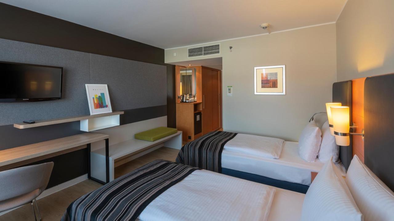 - Centre Hotel